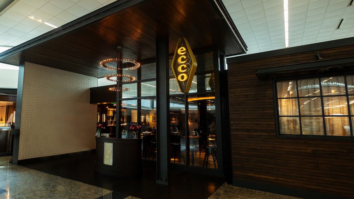 Ecco brings Mediterranean-inspired dining, charcuterie, and an extensive wine program to Atlanta’s International Terminal at Hartsfield-Jackson Airport. | Photo by Ecco