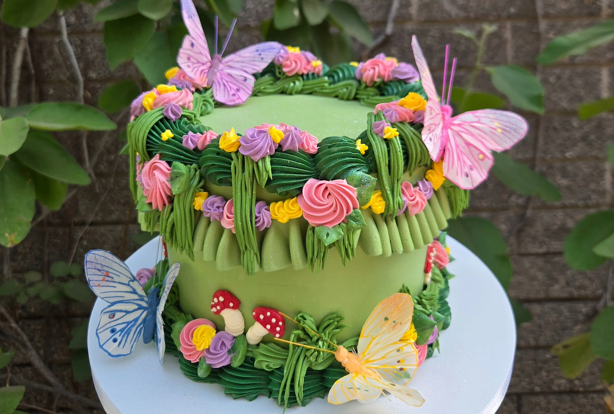 Order a stunning custom cake and other delights here. | Photo courtesy of Hunnie Butter