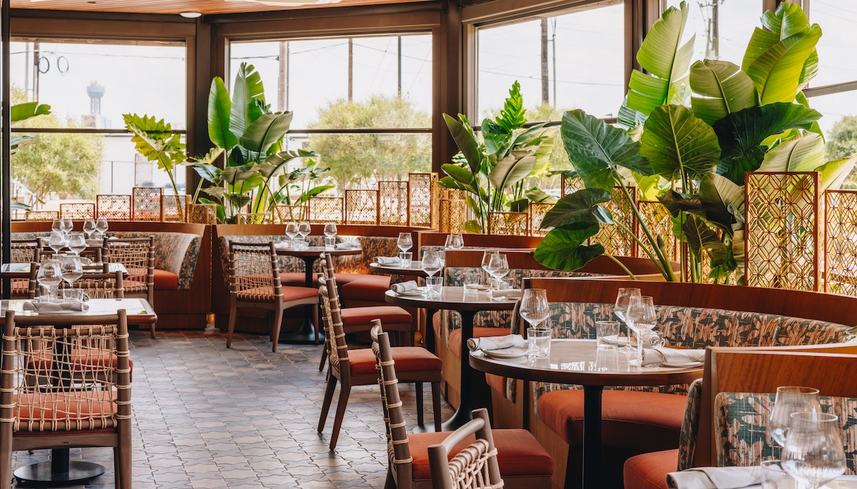Maroma’s lush, plant-filled patio channels the feel of a coastal Mexican resort, bringing tropical textures and breezy escape vibes to Dallas’ Design District. | Photo by Samantha Marie Photography
