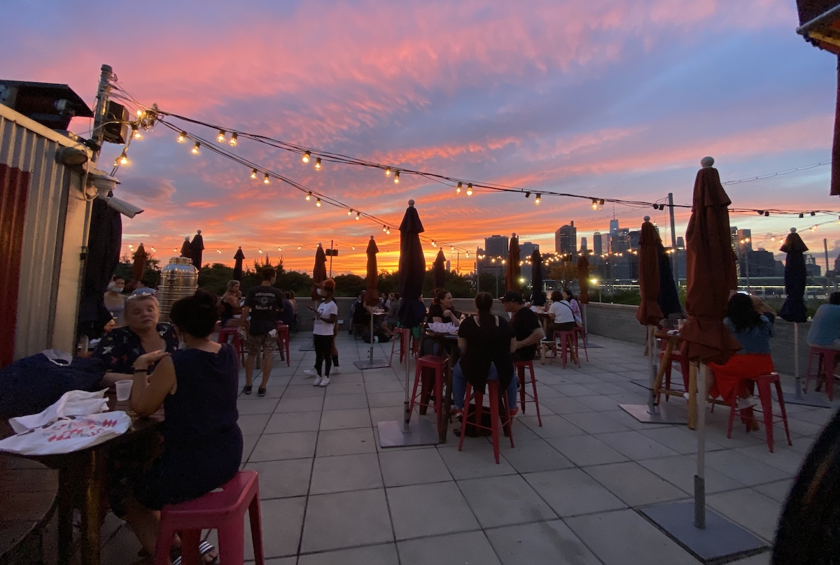 NYC_Fornino Brooklyn Bridge Park at Pier 6 at Sunset - DiningOut Sunset and sipping cocktails in Brooklyn Bridge Park. | Photo courtesy of Fornino