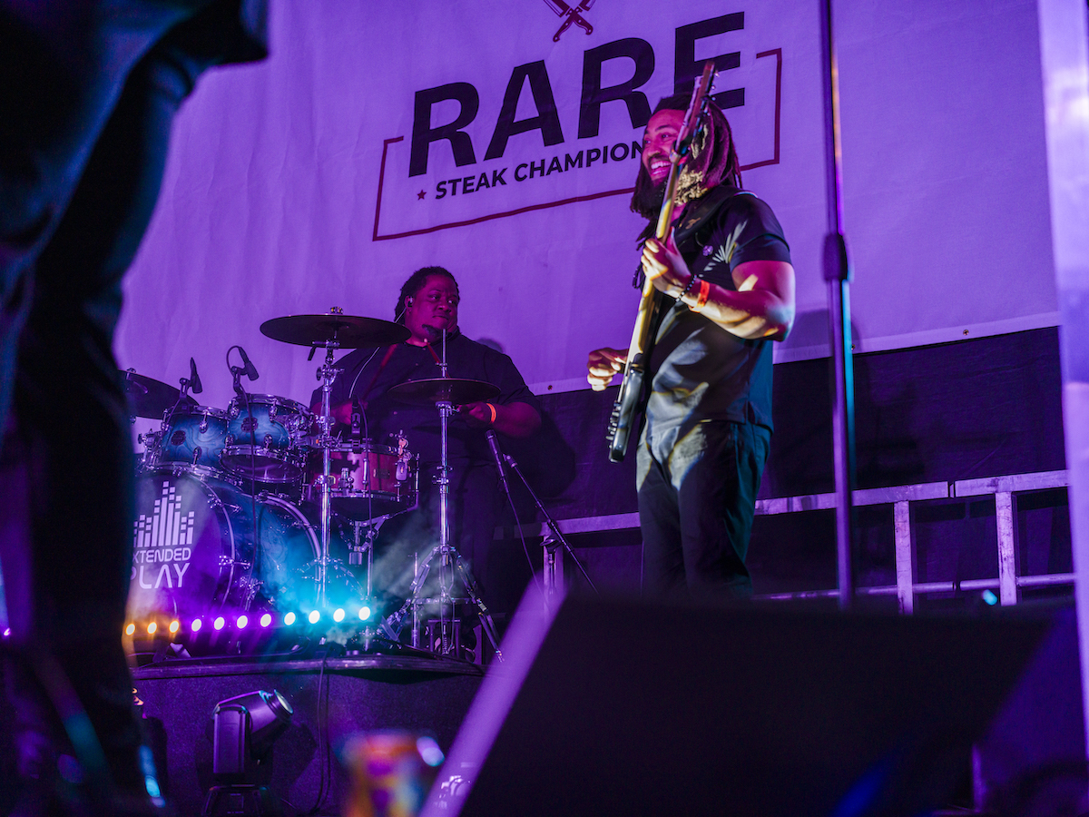 Extended Play performs at RARE Dallas. | Photo by Dacoge Media