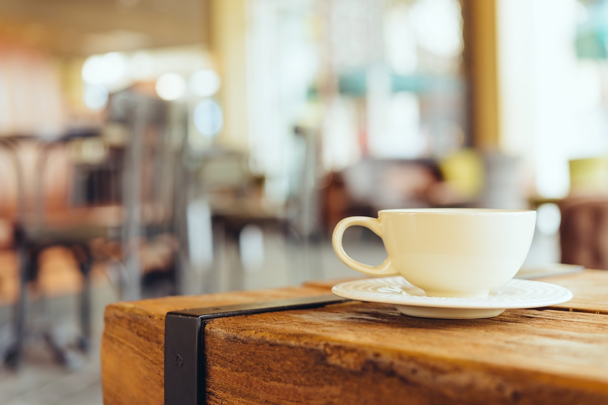Coffee cup on wooden table - Vintage effect