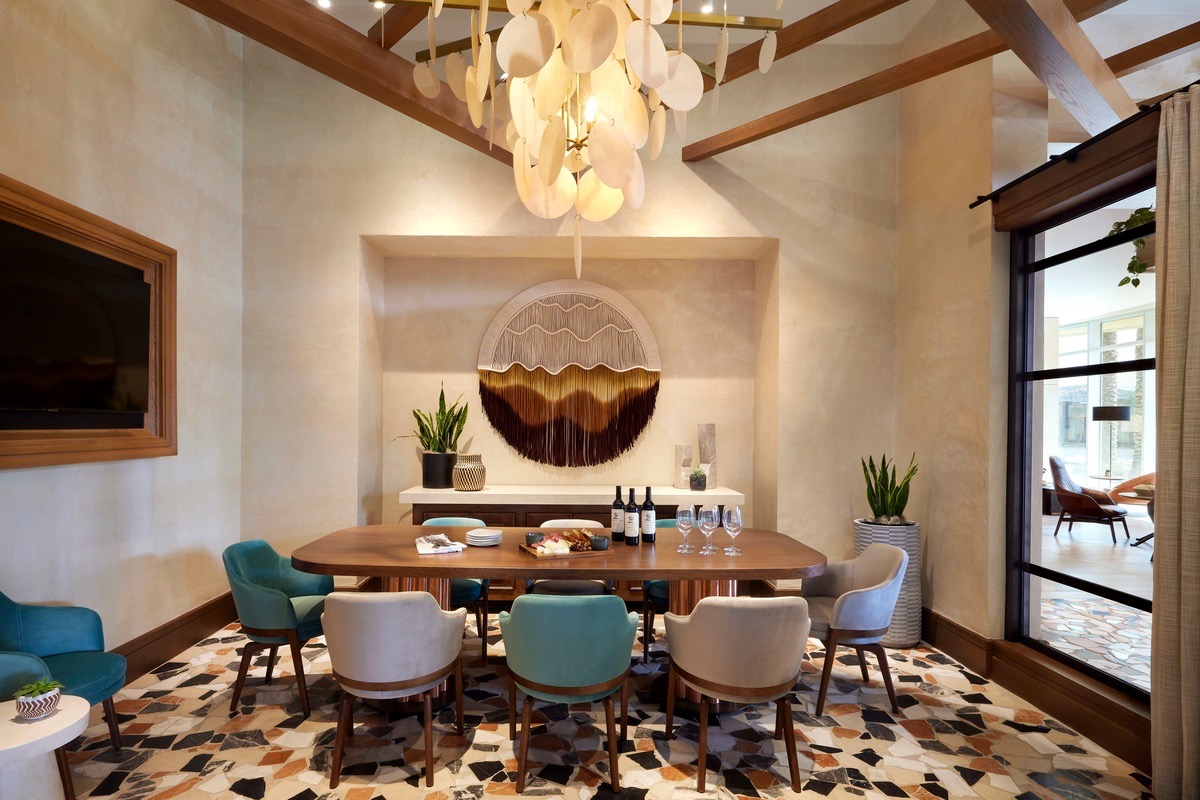 Modern dining table and chairs at Carcara | Photo by Sheraton Phoenix Downtown