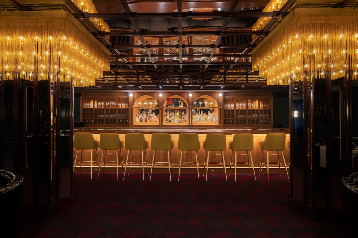 The stunning cocktail lounge in the NYC Golden Steer. | Photo by Alex Staniloff
