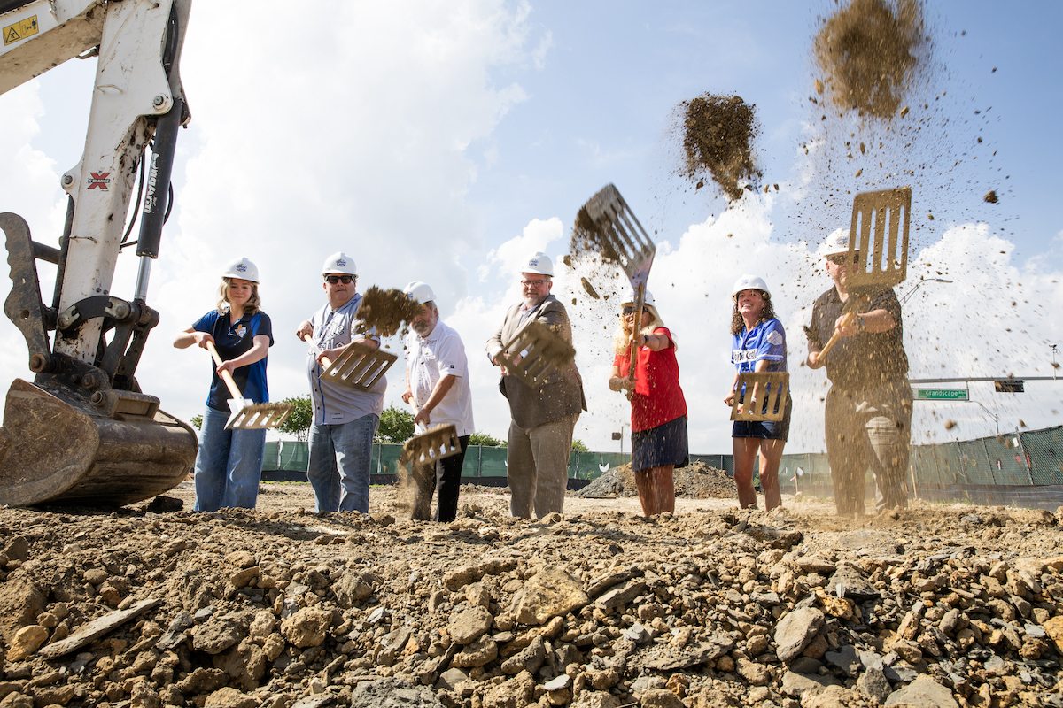 The Colony Mayor Richard Boyer, White Castle executives, and community leaders celebrate the start of construction of White Castle's first Texas location with the brand's signature spatula shovels. | Photo by White Castle Texas