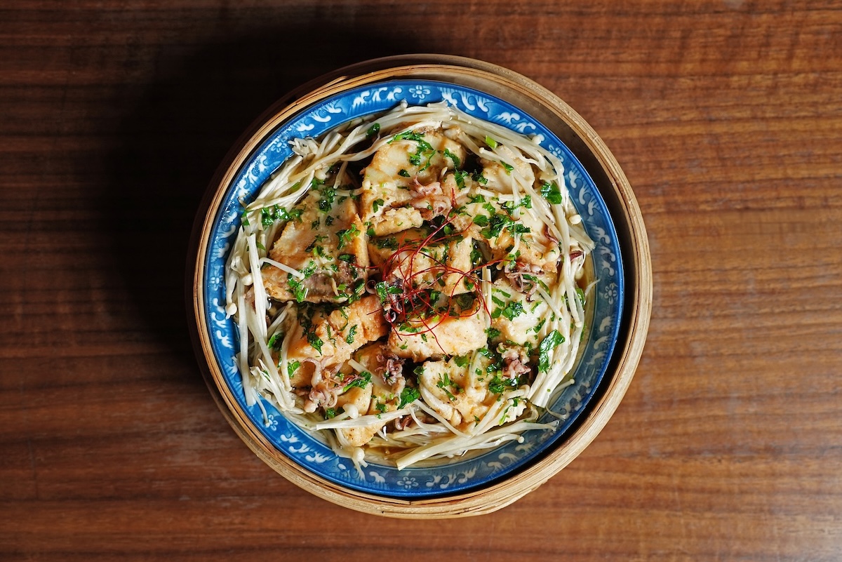 Dive into Korean coastal cuisine at this NYC hot spot. | Photo courtesy of Ariari