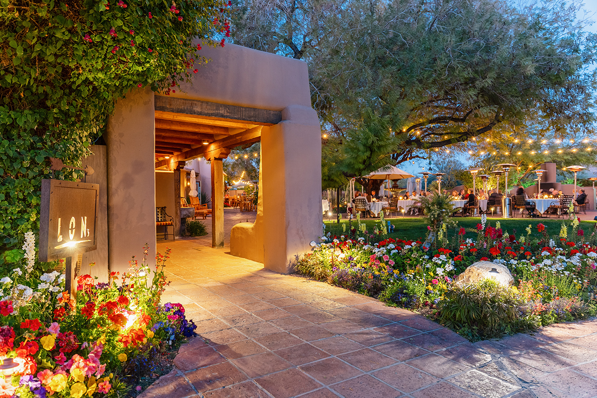 Dine in outdoor elegance. | Photo courtesy of Lon’s at The Hermosa Inn