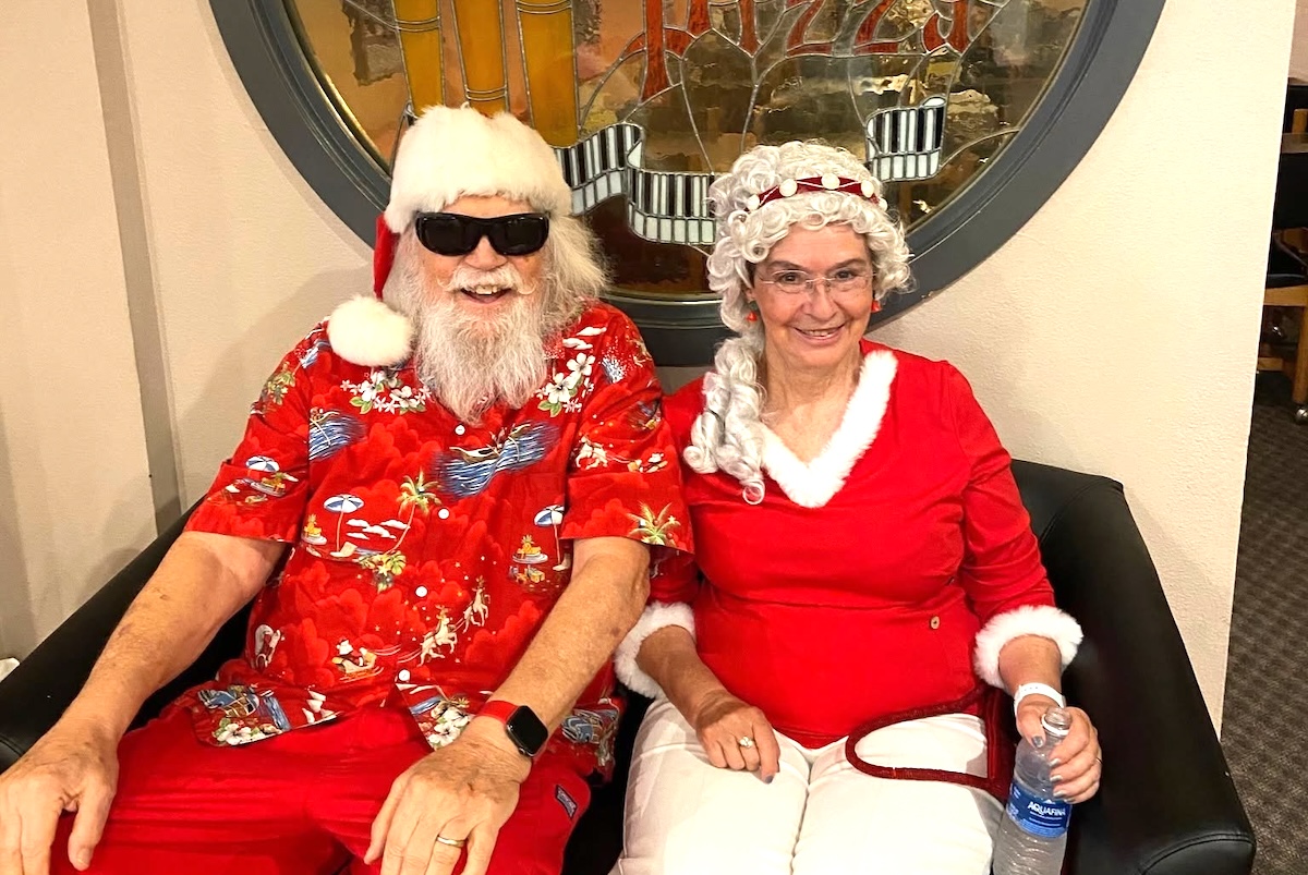 PHX_Organ_Stop_Pizza_santa - DiningOut Expect to see Santa on the weekends in July. | Photo courtesy of Organ Stop Pizza