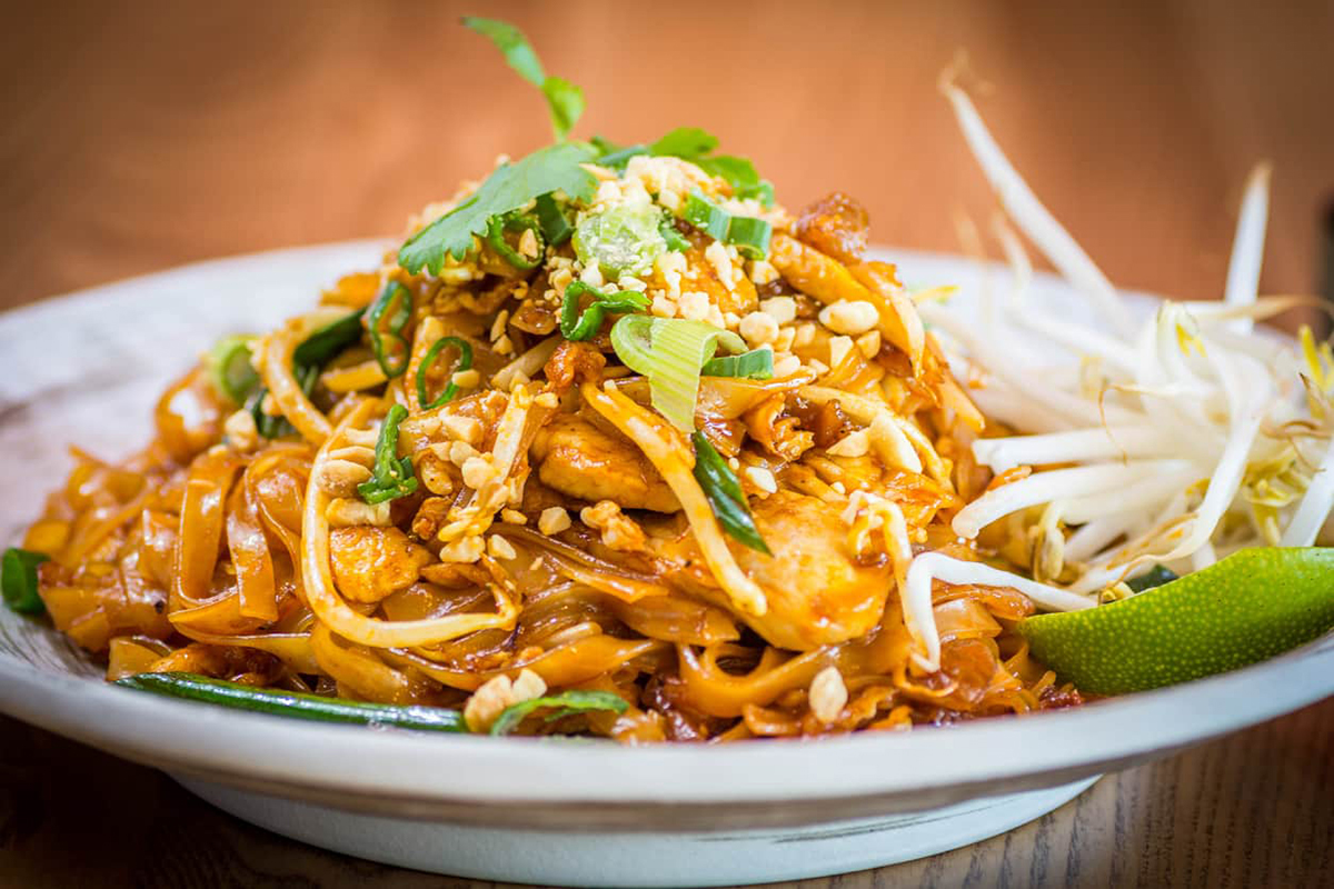 PHX_Thaibasilonrural - DiningOut Hagen and Shank dine at Thai Basil on Rural before performances at ASU Gammage. | Photo courtesy of Thai Basil