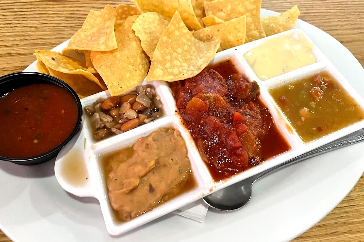 DEN_Mickeys_appetizer_sampler_by_Ruth_Tobias - DiningOut The Mickey's appetizer sampler all newcomers get for free. | Photo by Ruth Tobias
