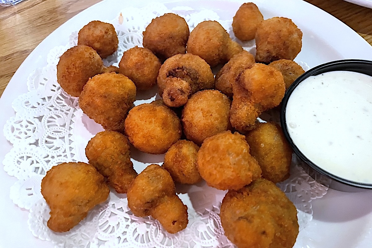 DEN_Mickeys_fried_mushrooms_by_Ruth_Tobias - DiningOut The fried mushroom appetizer at Mickey's. | Photo by Ruth Tobias