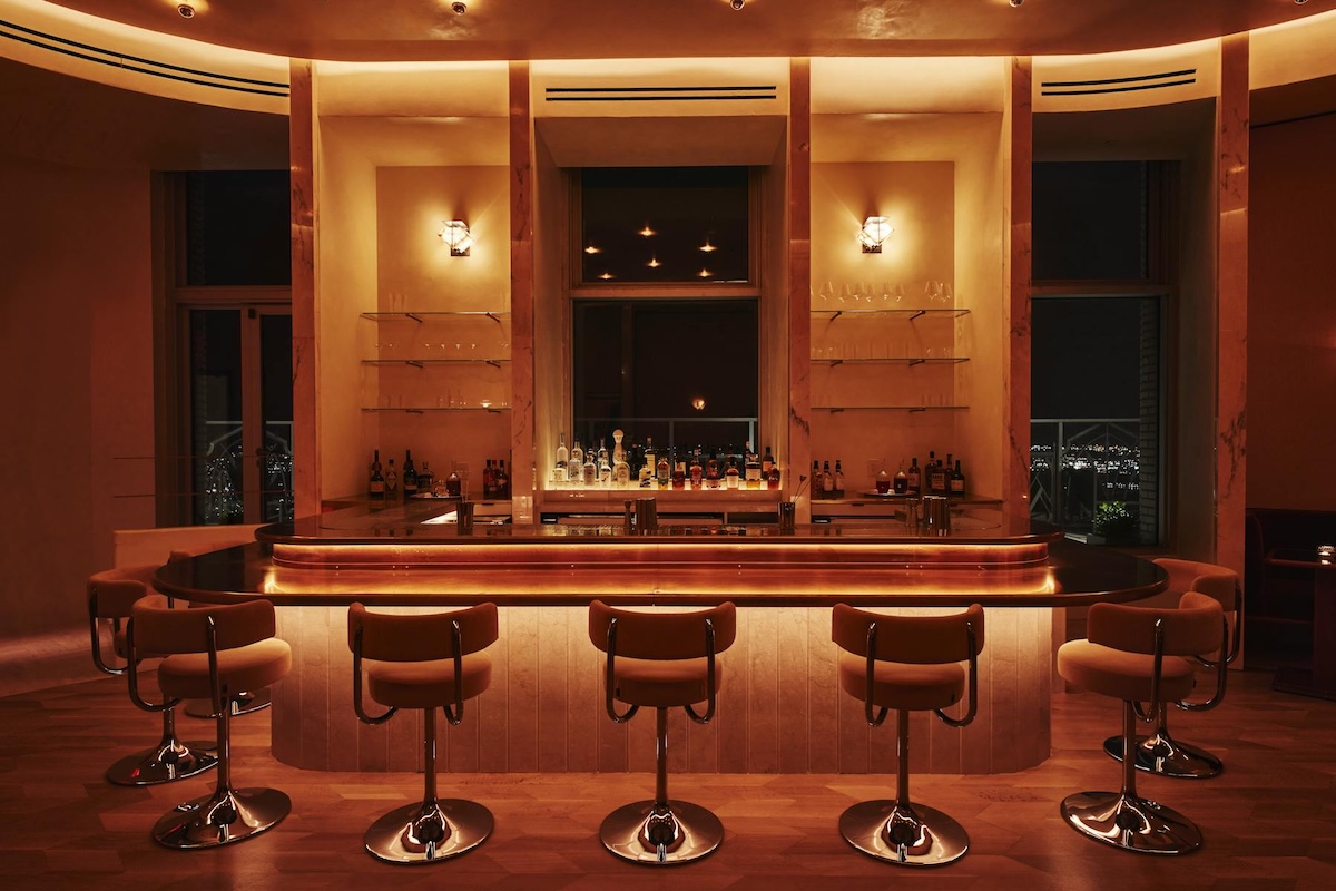 Luxury, great drinks, and an elegant vibe make up this New York staple. | Photo courtesy of Overstroy