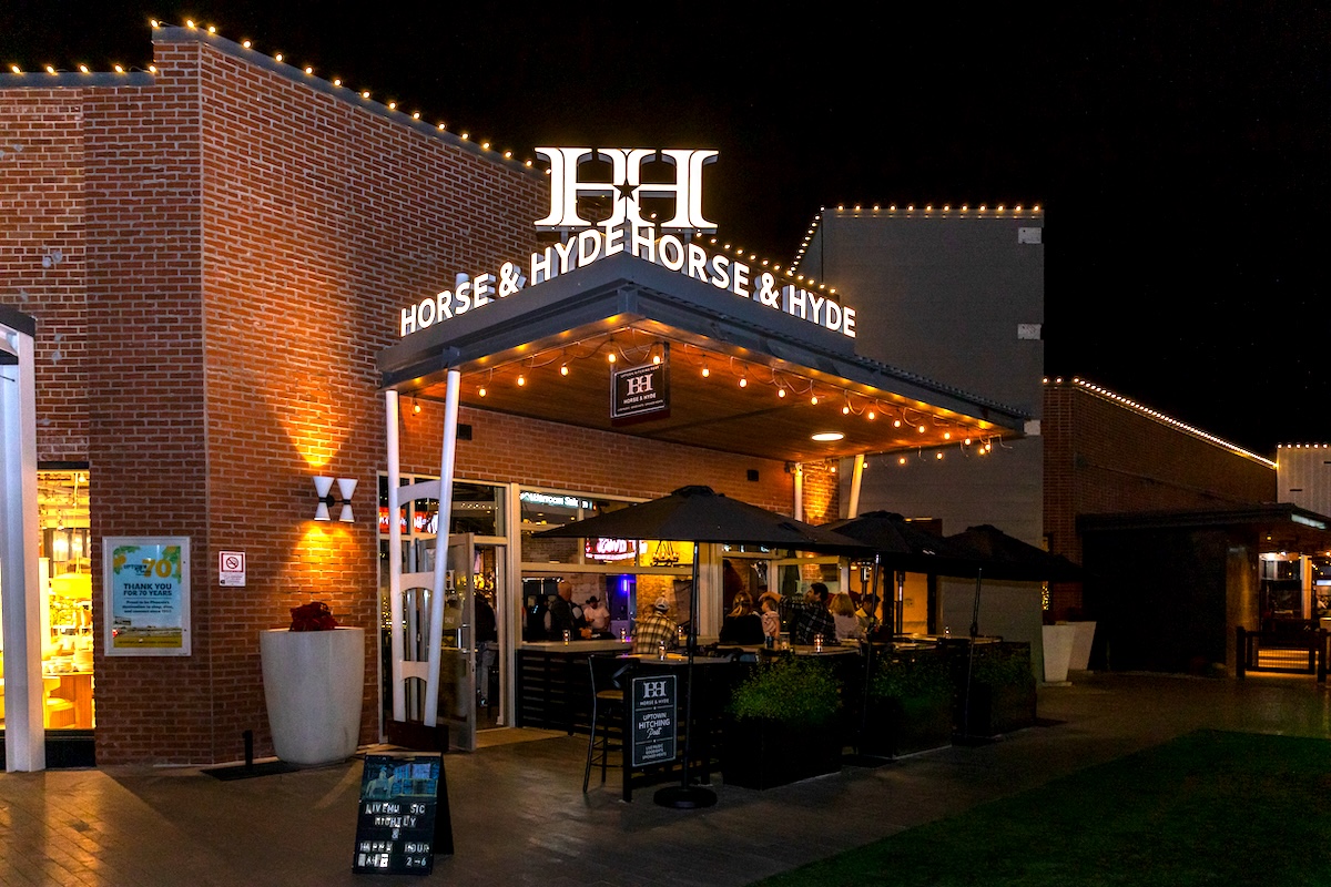 Check out this lively Phoenix patio and get some summer eats. | Photo courtesy of Horse and Hyde