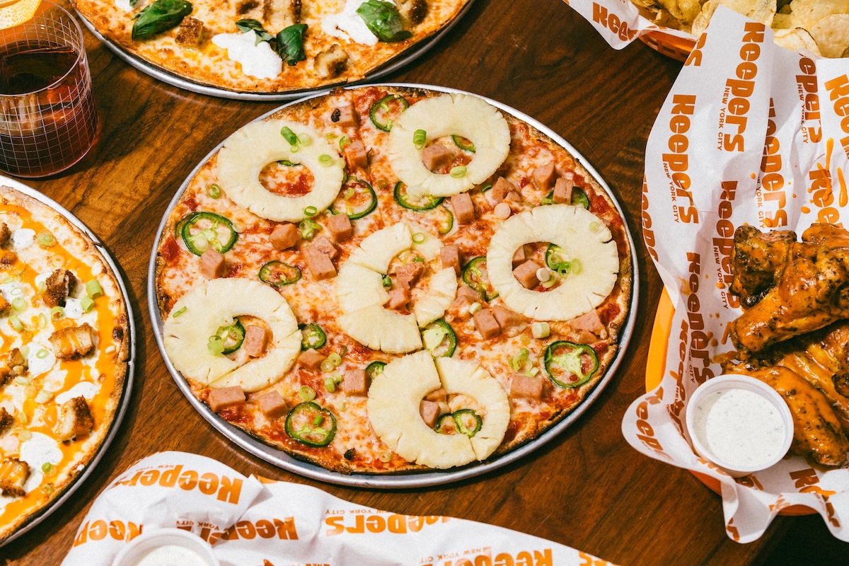 Brady Bunch Goes to Hawaii pizza at the newly opened Keepers. | Photo by Alejandro Ramos