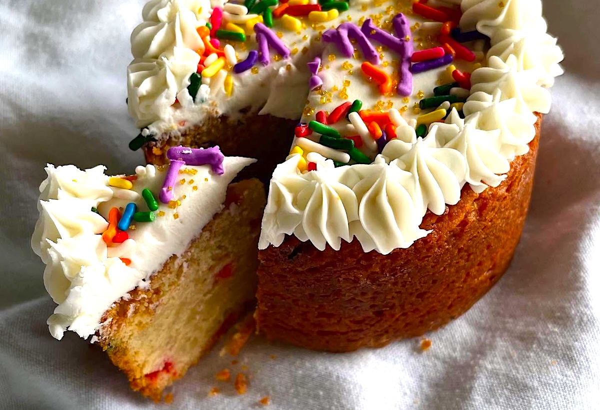 These cakes are pretty and tasty. | Photo courtesy of Butta Cakes
