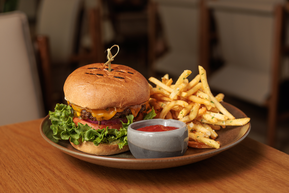 The Field & Vine cheeseburger at Field & Vine at the Clara Hotel. | Photo by the Clara Hotel