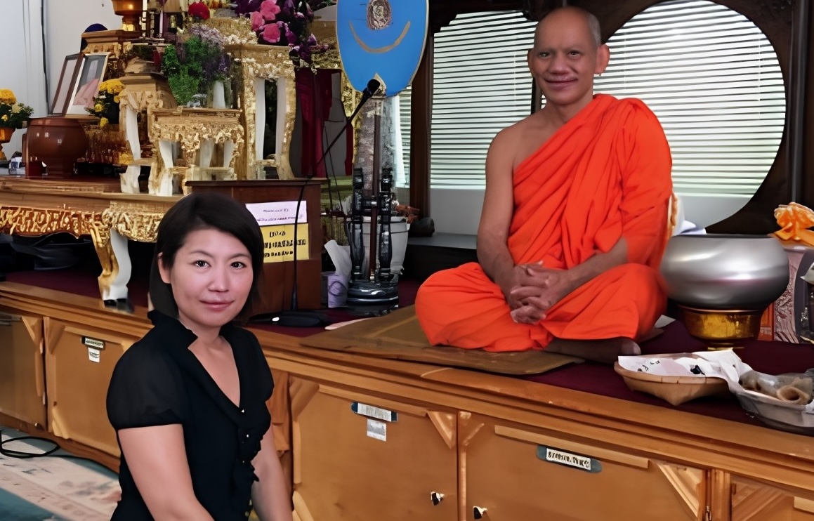 Thai Rama Phoenix owner Oh Makulsawatudom with a Buddhist monk during a visit to a Thai temple. | Photo courtesy of Oh Makulsawatudom