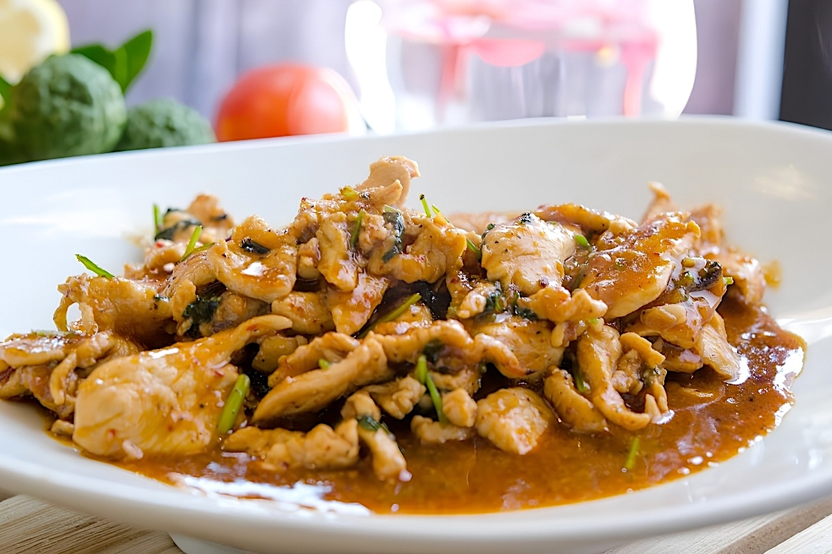 The Garlic Chicken is a menu staple. | Photo courtesy of Thai Rama Phoenix