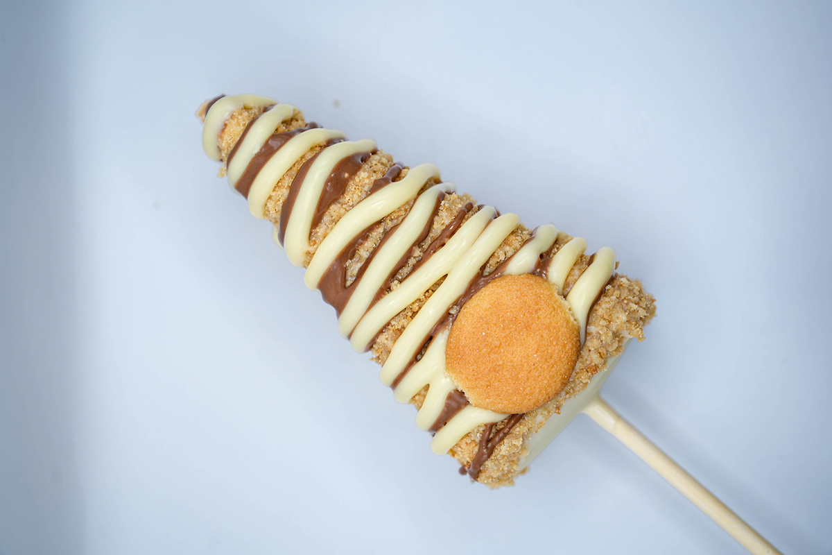 Drizzle Cheesecakes DAL - DiningOut Drizzle Cheesecakes’ Banana Pudding cheesecake on a stick is one of five exclusive flavors created for the 2026 State Fair of Texas. | Photo by Drizzle Cheesecakes